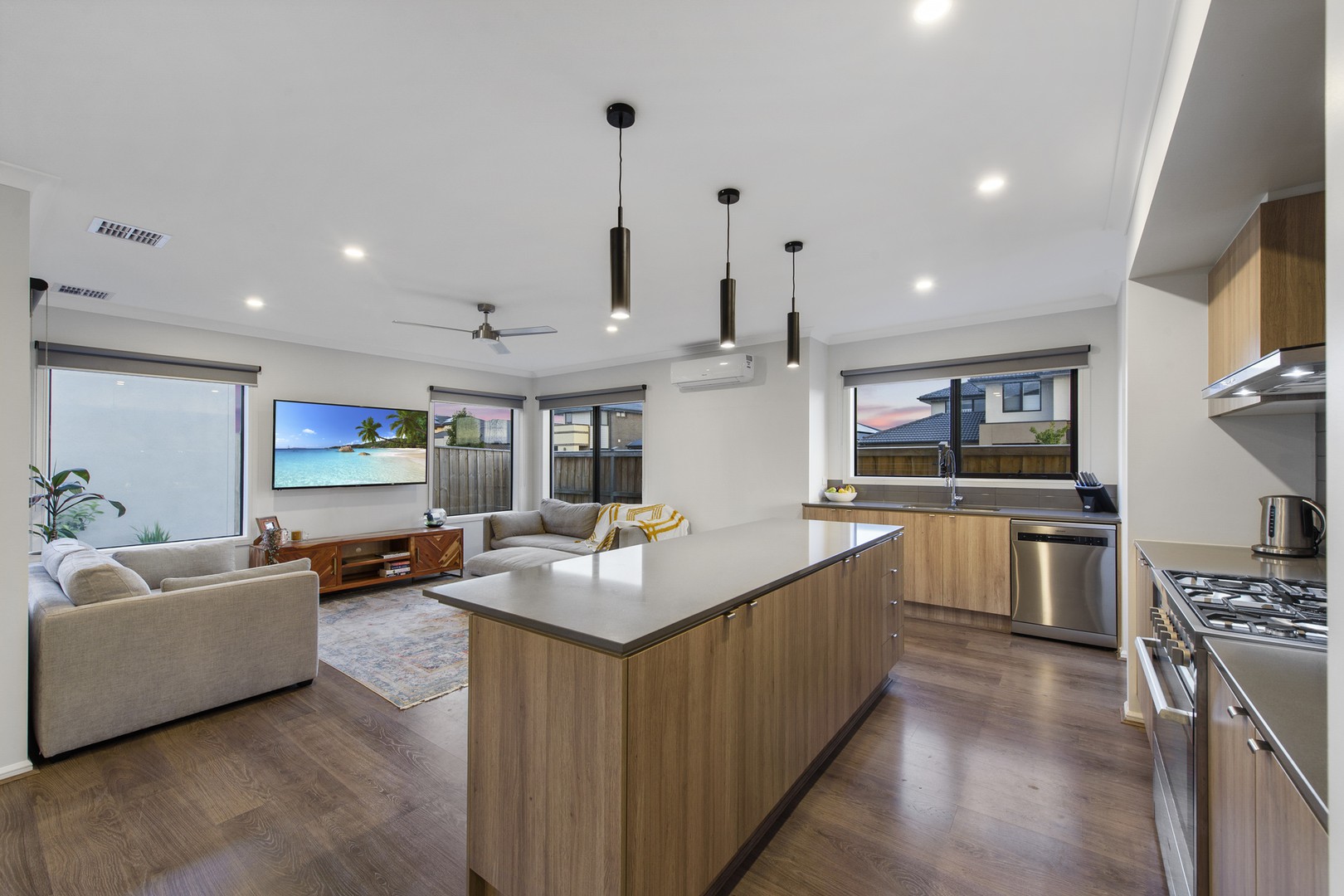 28 Wavell Parade, Fraser Rise, VIC 3336, Fraser Rise - Thumbnail 4