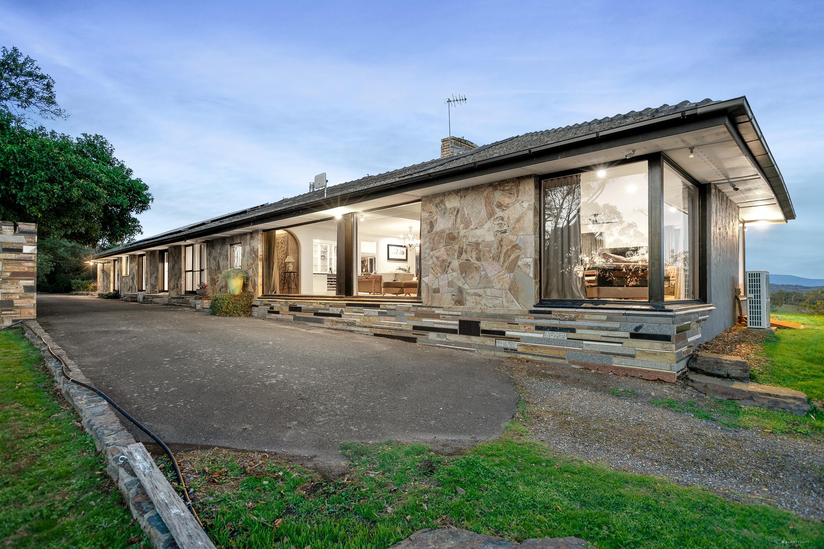 282 Ridge Road, Christmas Hills, VIC 3775 - Thumbnail 2 - 02/04/2026