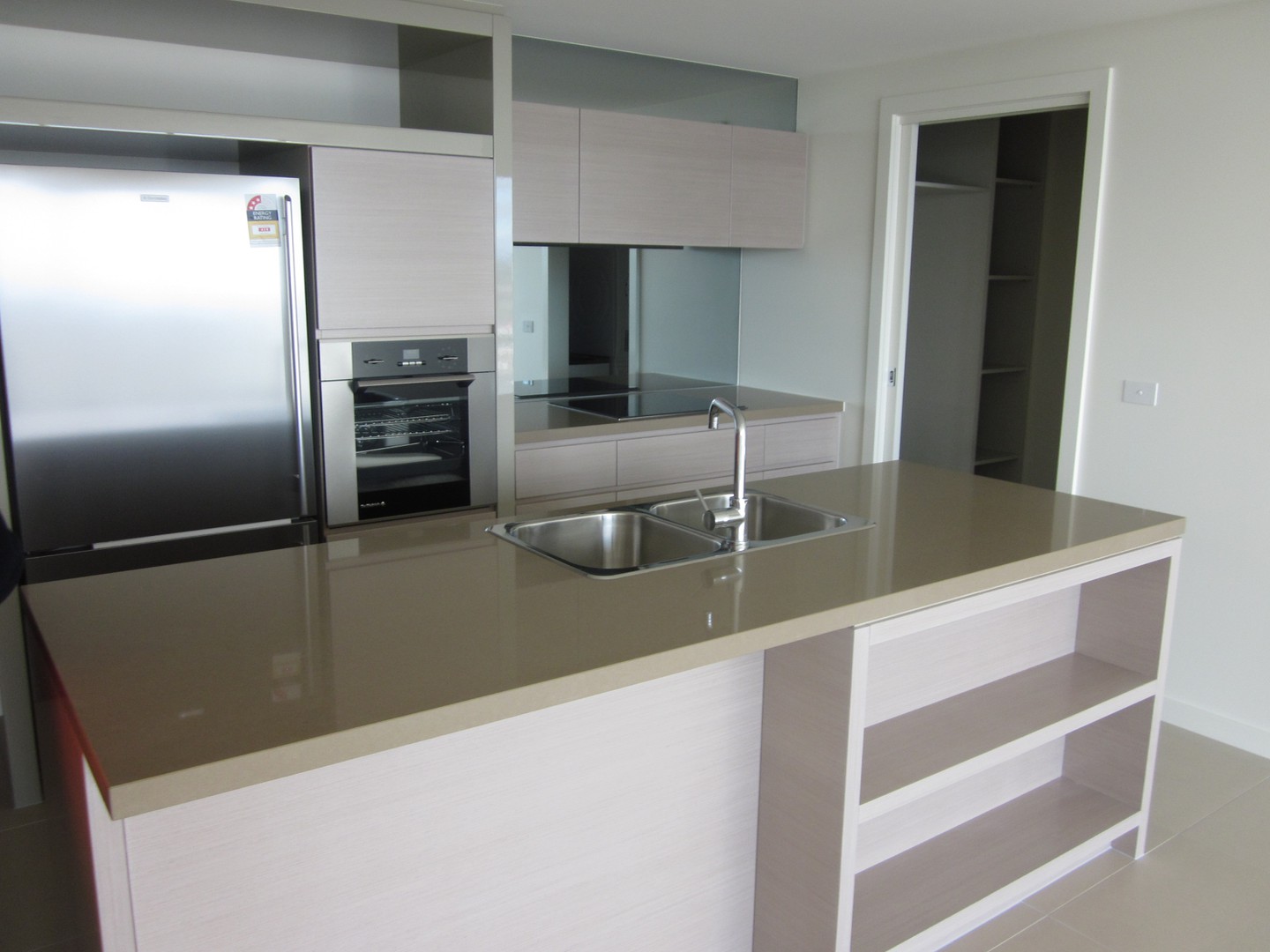 284/8 Waterside Place, Docklands, VIC 3008, Docklands - Thumbnail 2
