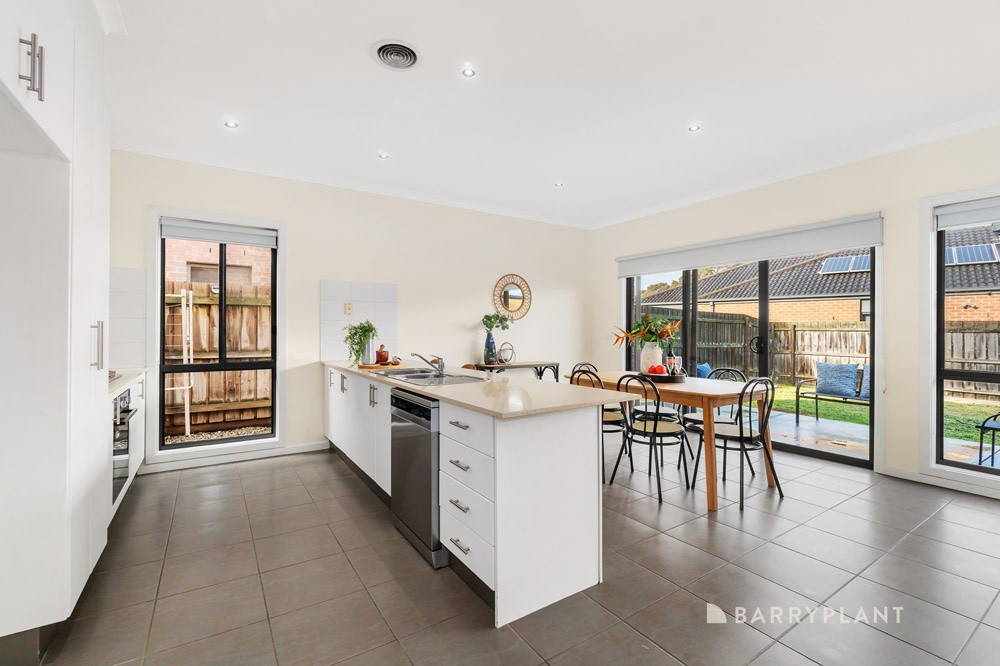 286 The Lakes Boulevard, South Morang, VIC 3752, South Morang - Thumbnail 3