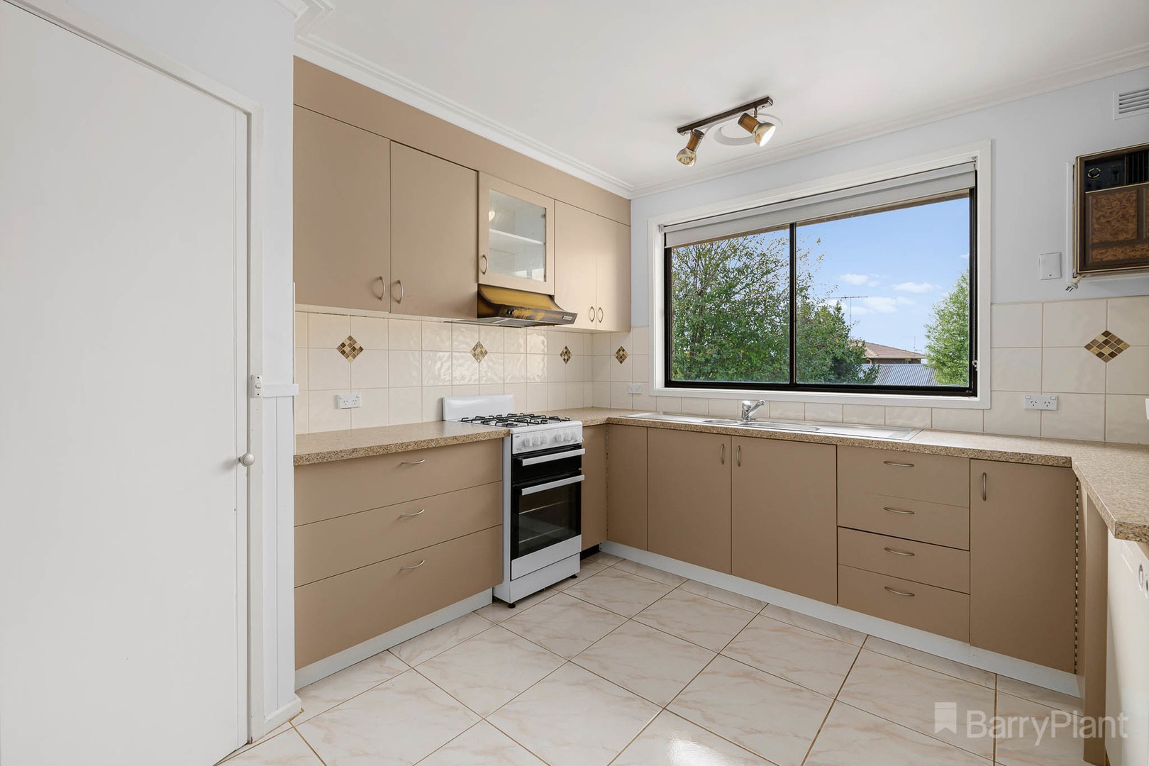 28A Ahern Road, Pakenham, VIC 3810, Pakenham - Thumbnail 3