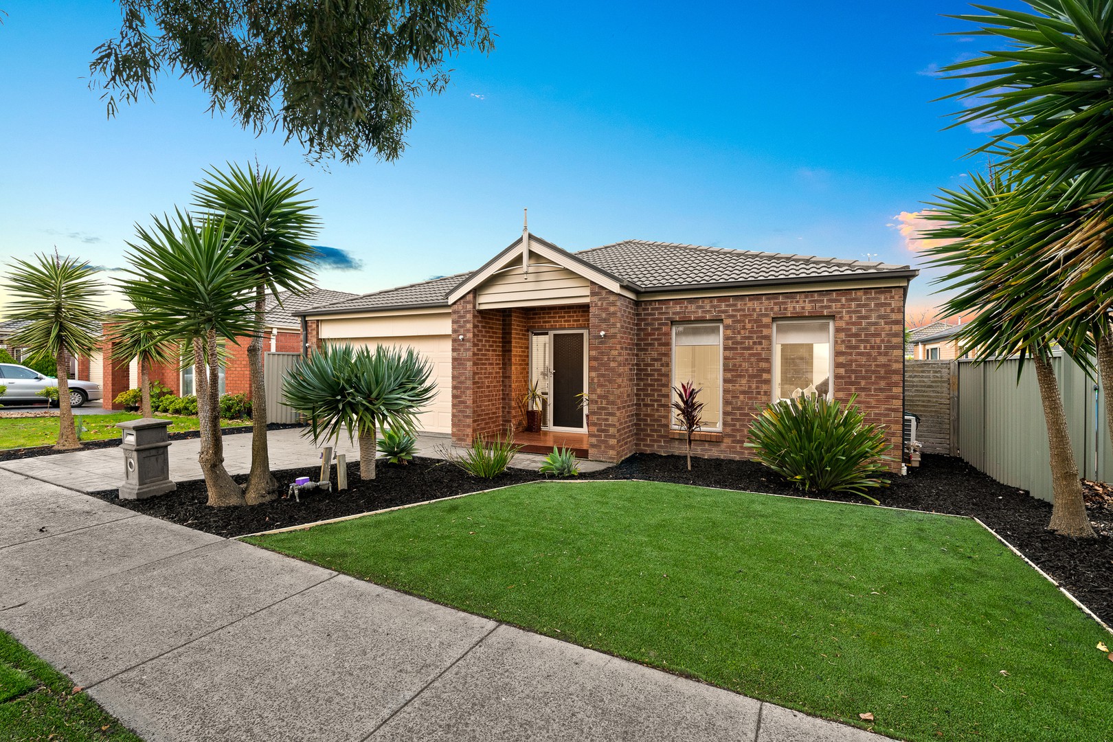 29 Avalon CrescentCranbourne East, VIC 3977, Cranbourne East - Thumbnail 2