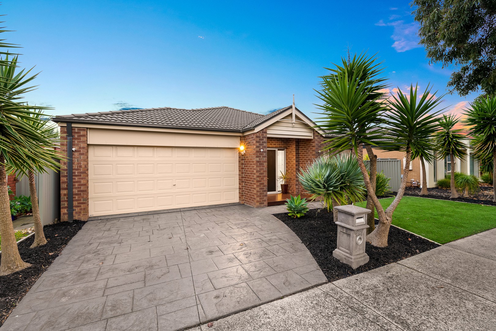29 Avalon CrescentCranbourne East, VIC 3977, Cranbourne East - Thumbnail 3