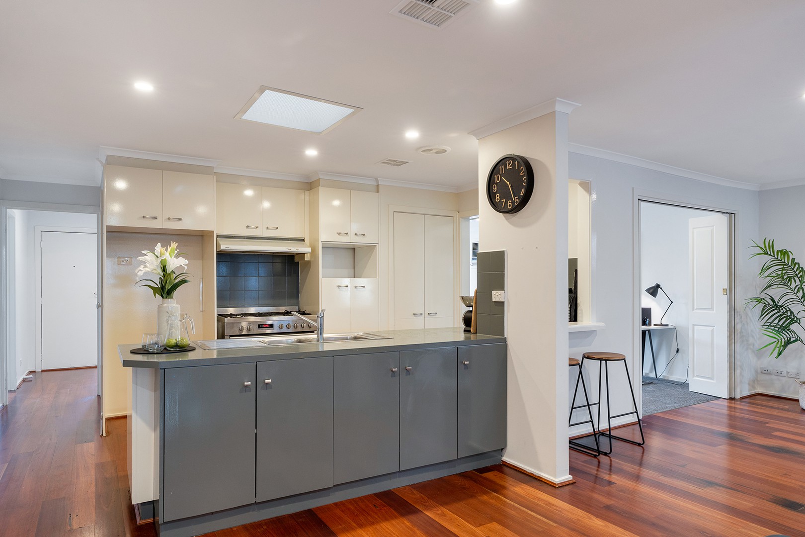 29 Beacon Hills Crescent, Craigieburn, VIC 3064, Craigieburn - Thumbnail 3