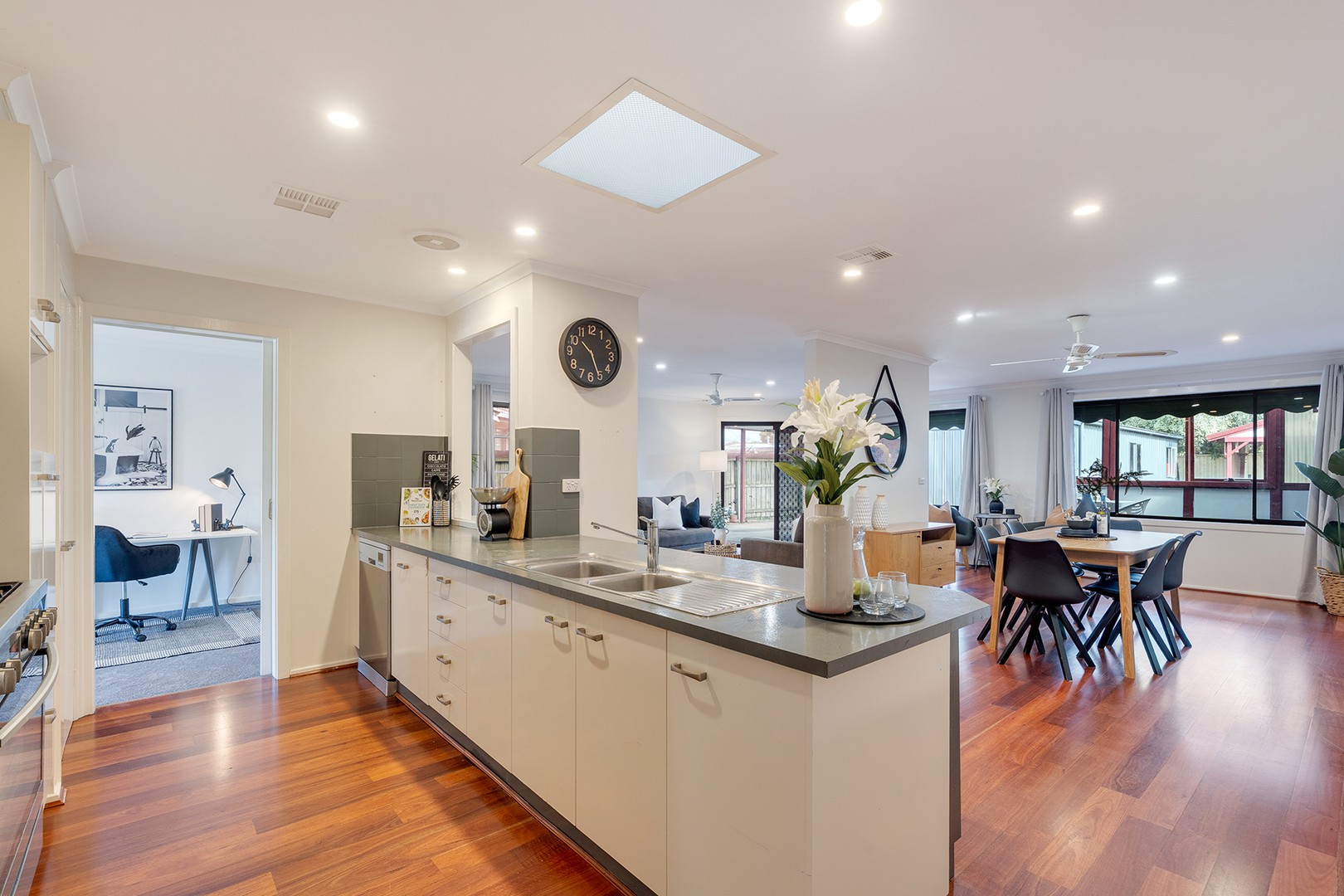 29 Beacon Hills Crescent, Craigieburn, VIC 3064, Craigieburn - Thumbnail 5