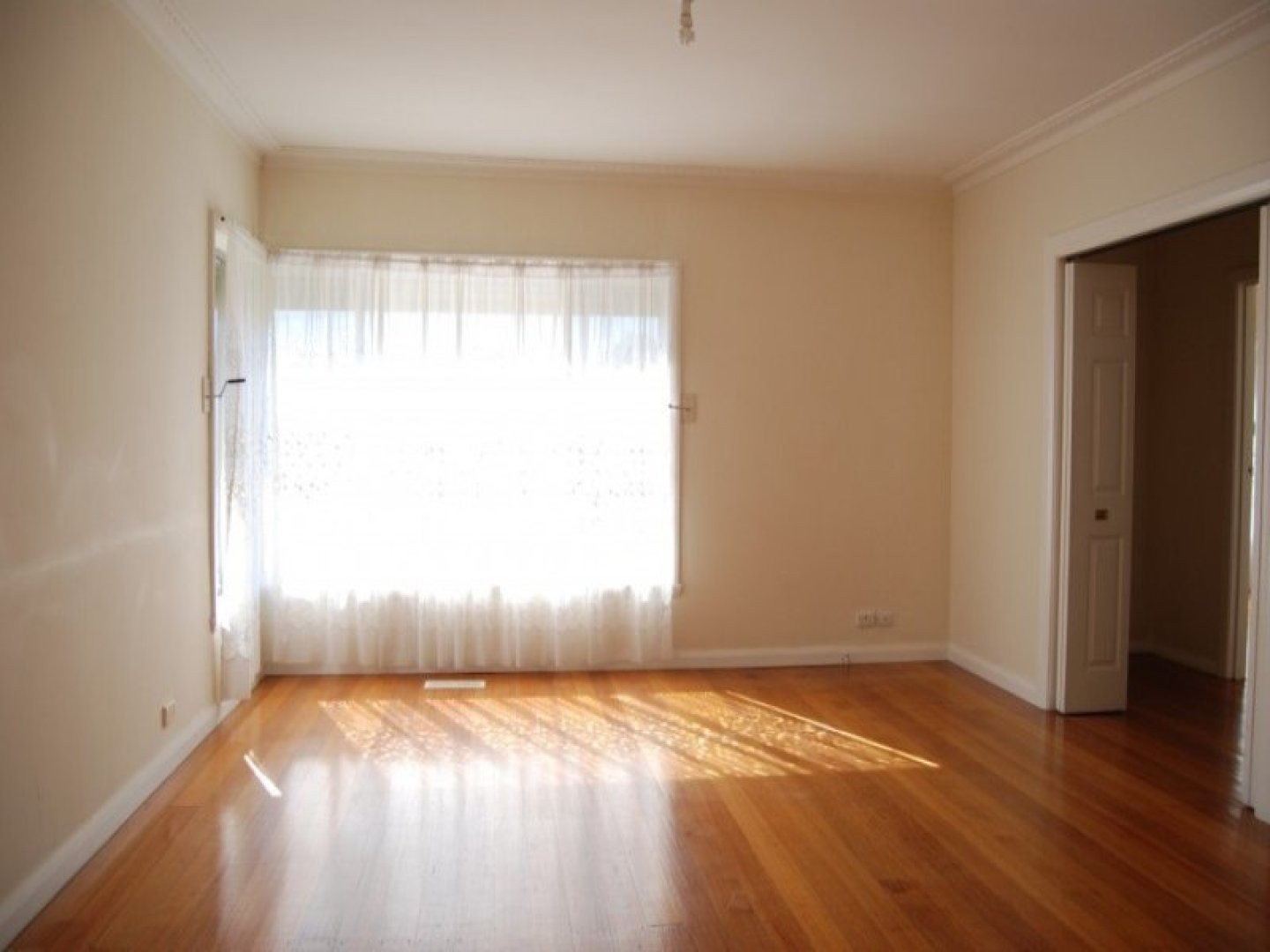 29 Elizabeth Drive, Lalor, VIC 3075, Lalor - Thumbnail 4