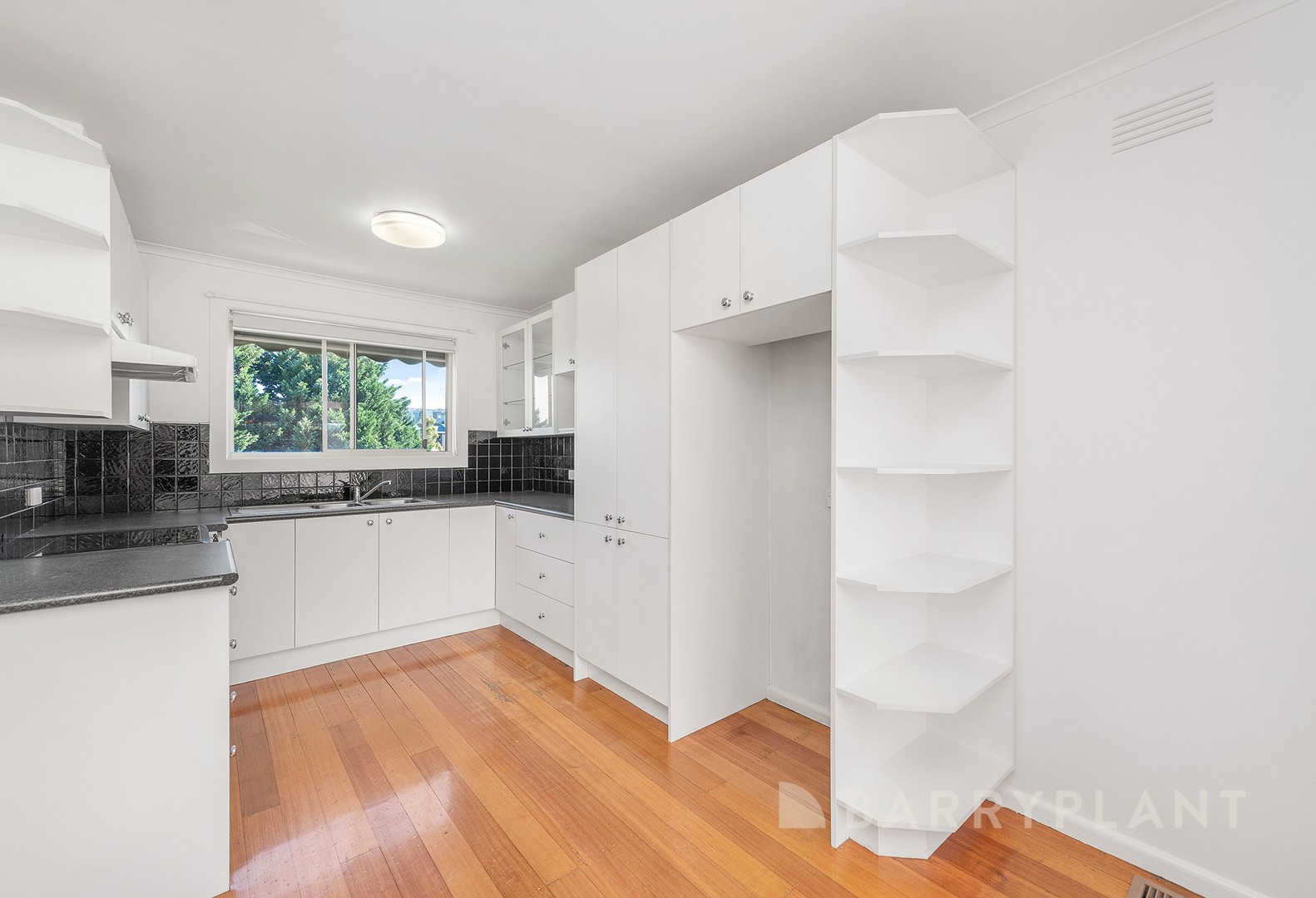 29 Grosvenor Street, Niddrie, VIC 3042 - Thumbnail 2 - 21/02/2025