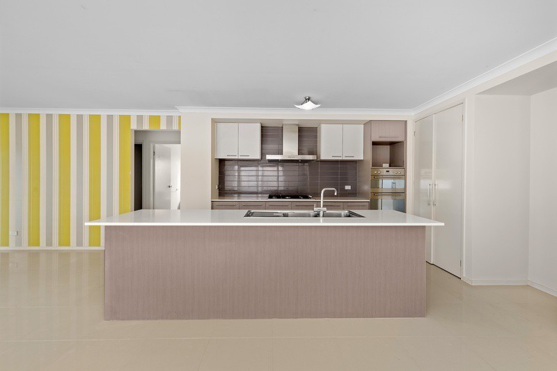 29 Howards Way, Point Cook, VIC 3030, Point Cook - Thumbnail 2