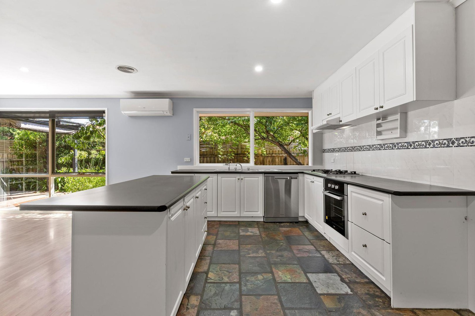 29 Lady Penrhyn Avenue, Mill Park, VIC 3082, Mill Park - Thumbnail 3