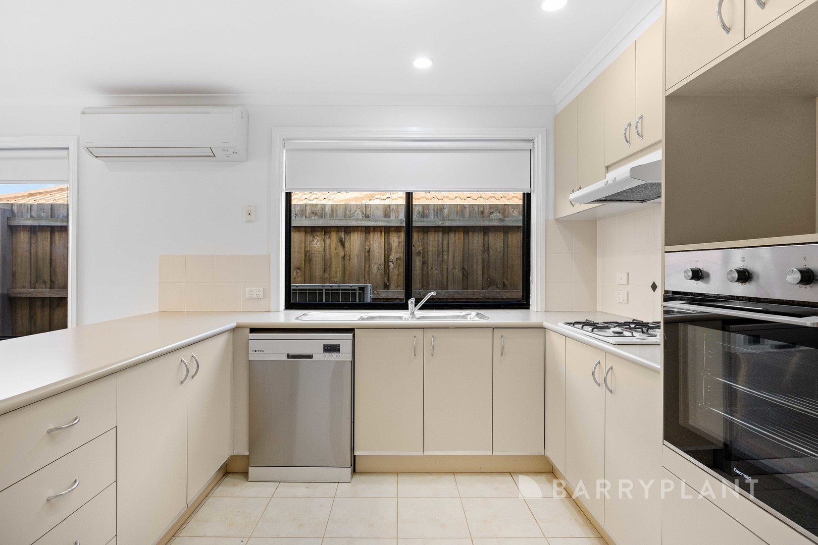 29 Mathisen Terrace, Hillside, VIC 3037 - Thumbnail 2 - 18/06/2025