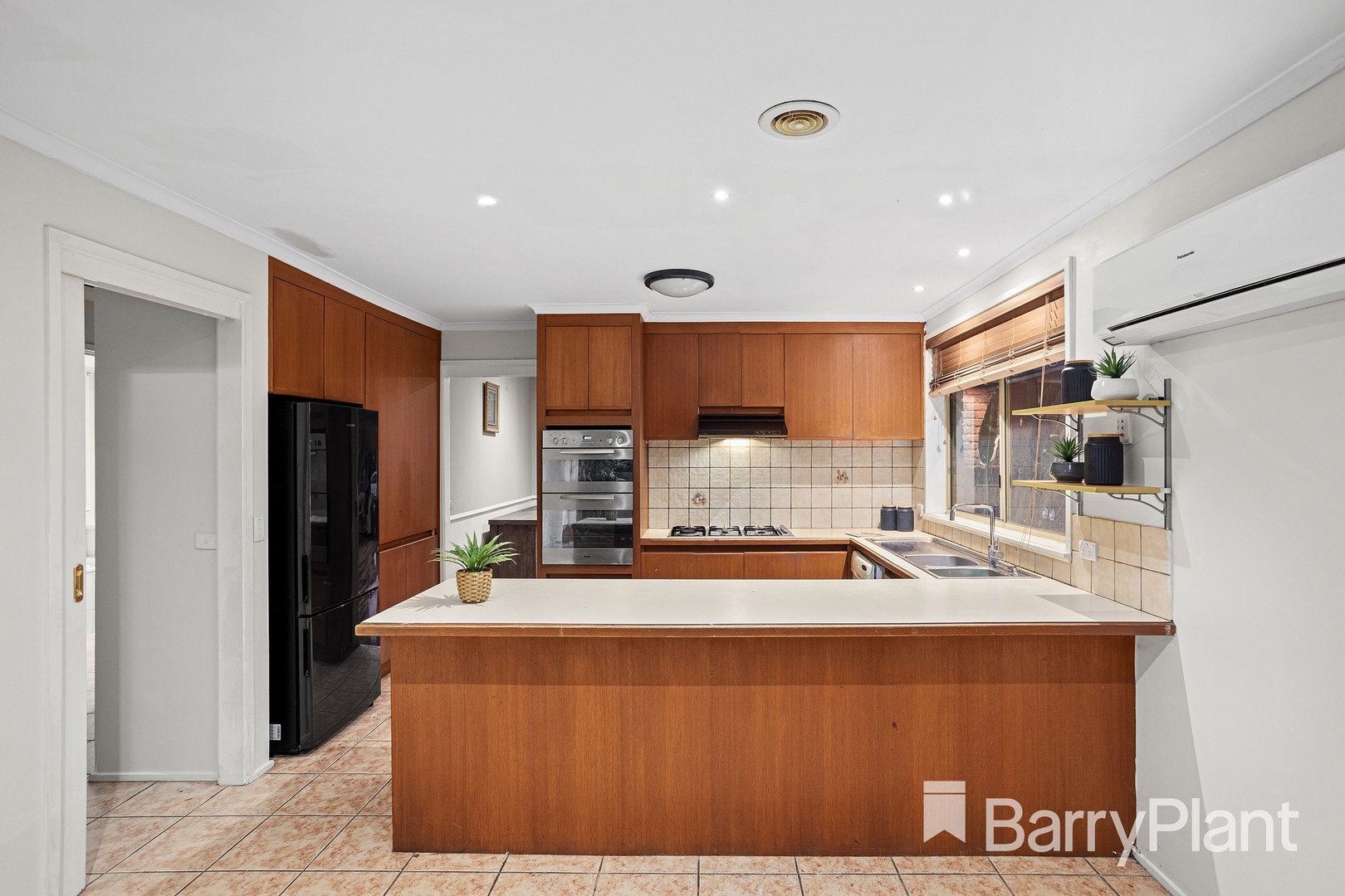 29 Meadow Glen Drive, Epping, VIC 3076, Epping - Thumbnail 2
