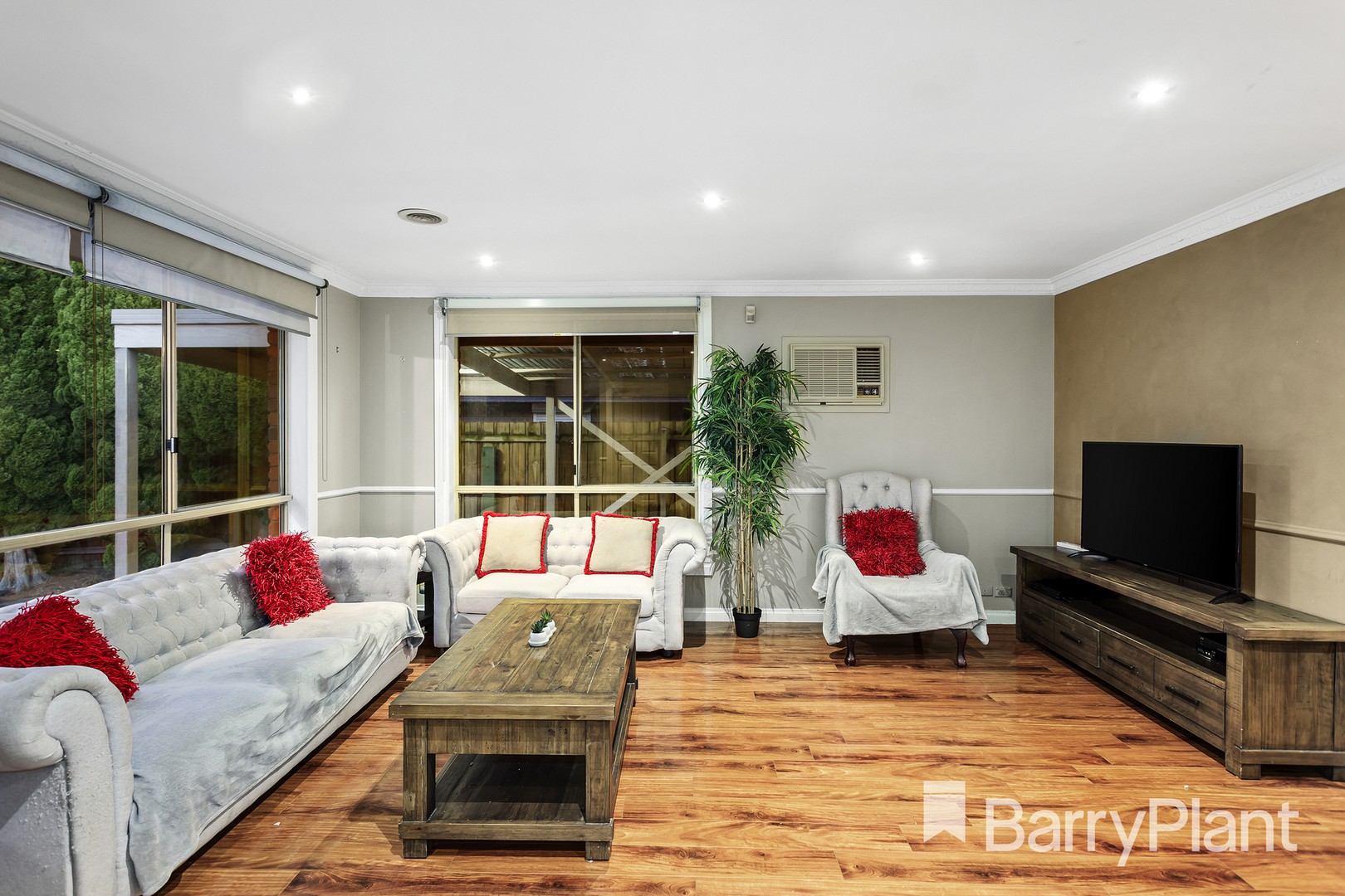 29 Meadow Glen Drive, Epping, VIC 3076, Epping - Thumbnail 4