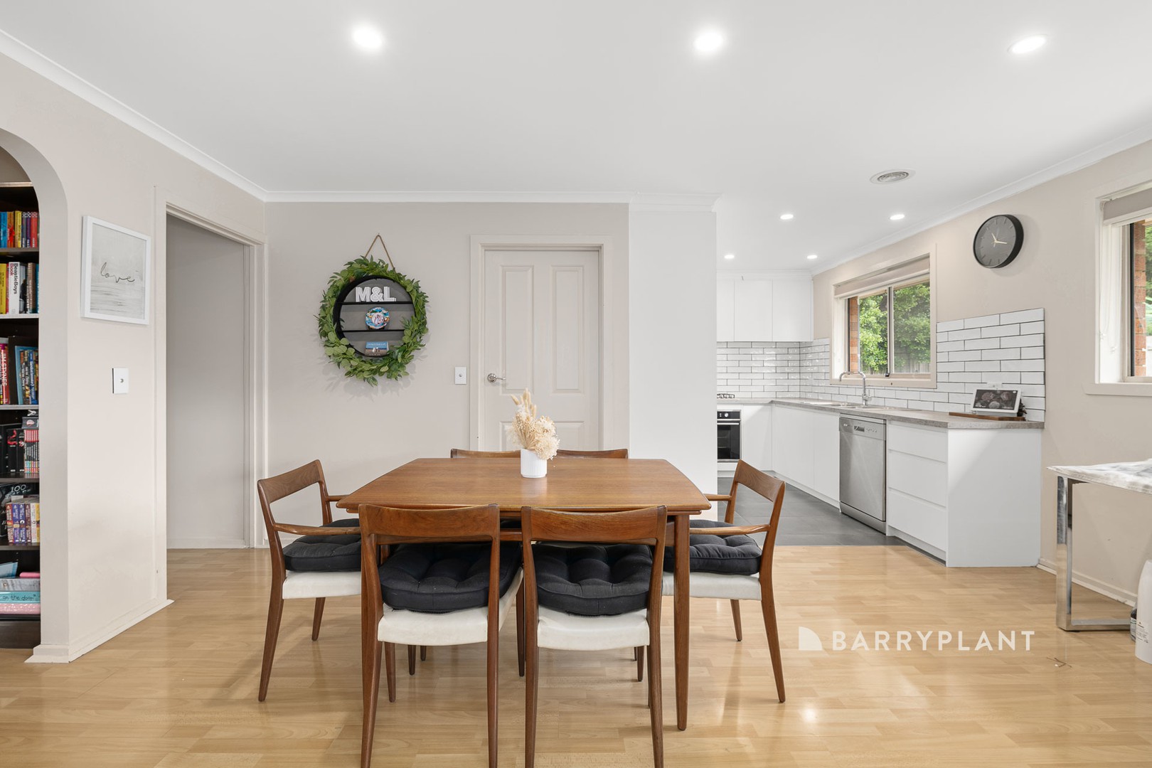 29 Murdoch Avenue, Narre Warren, VIC 3805 - Thumbnail 2 - 30/01/2025