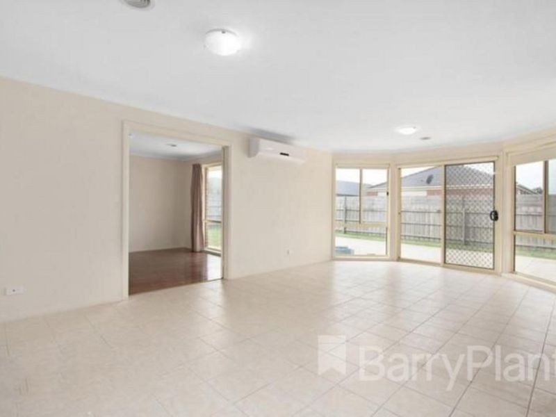29 Park Boulevard, Pakenham, VIC 3810, Pakenham - Thumbnail 4