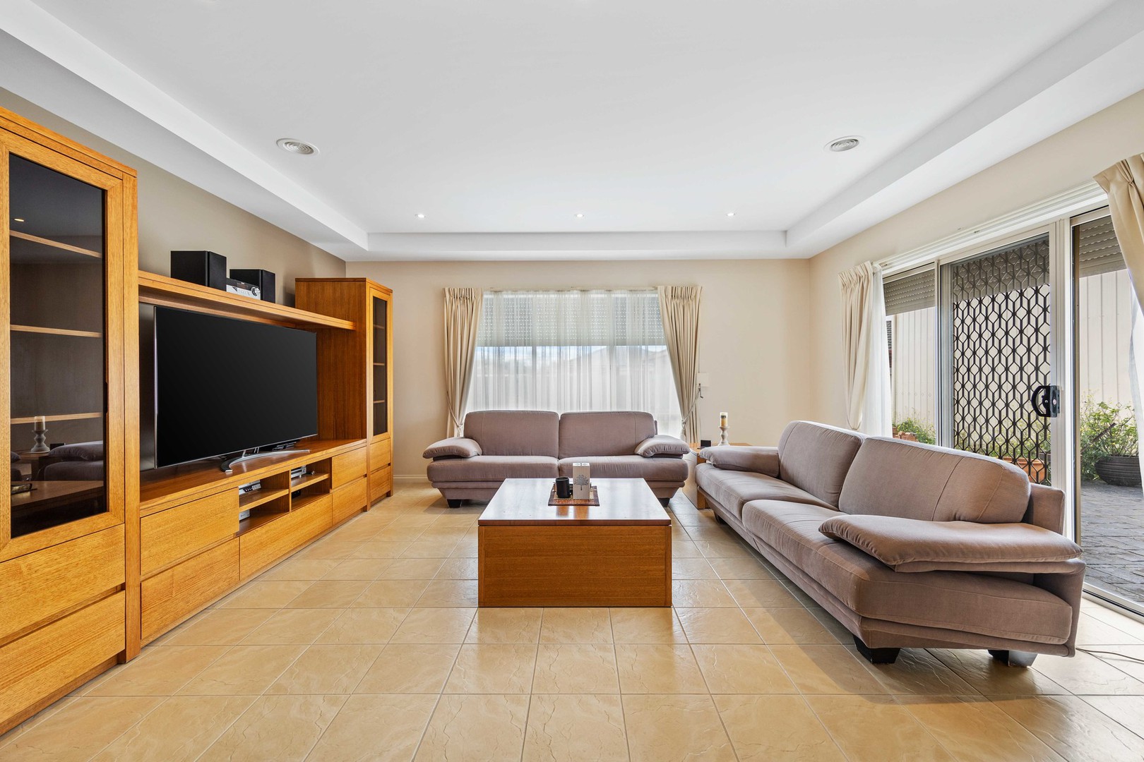 29 Southbank Walk, Taylors Hill, VIC 3037 - Thumbnail 2 - 05/09/2025