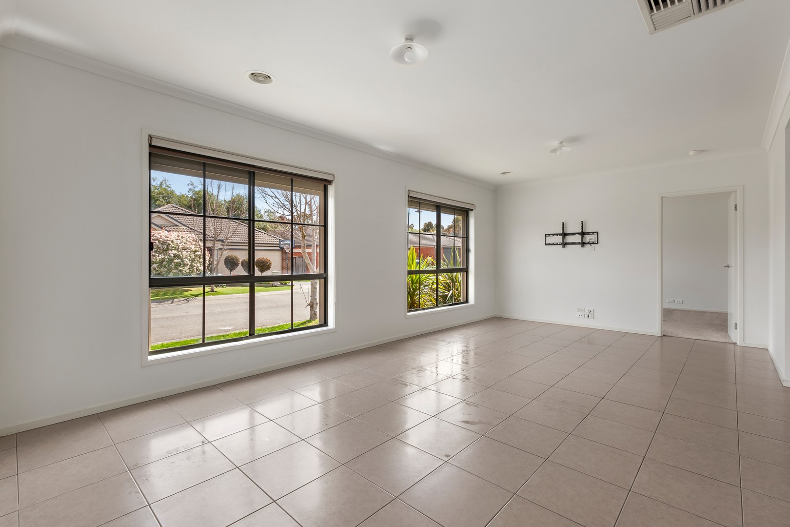 29 St Johns CourtSouth Morang, VIC 3752  - Leased, South Morang - Thumbnail 2