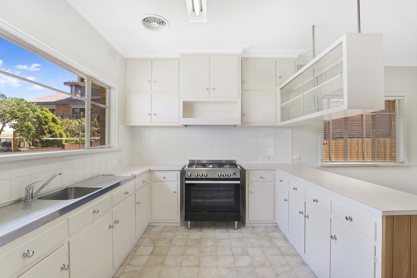 29 St Vigeons Road, Reservoir, VIC 3073, Reservoir - Thumbnail 2