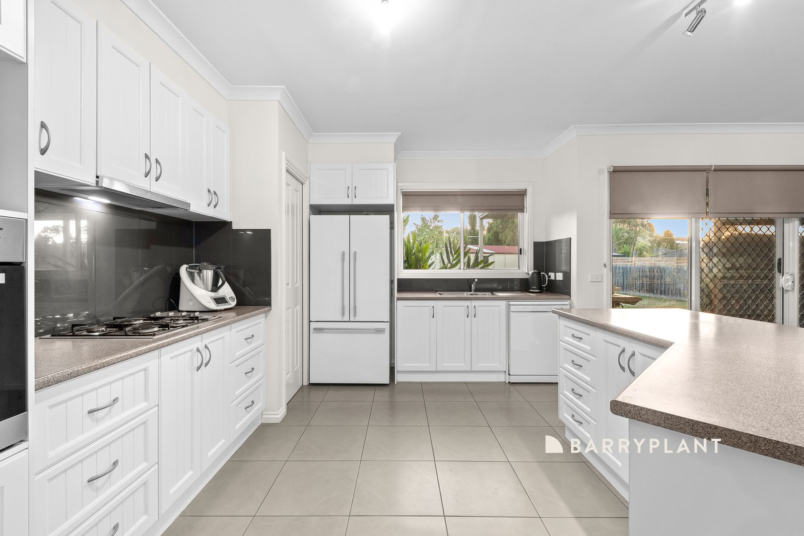 29 Summerhill Boulevard, Drouin, VIC 3818 - Thumbnail 2 - 08/01/2025