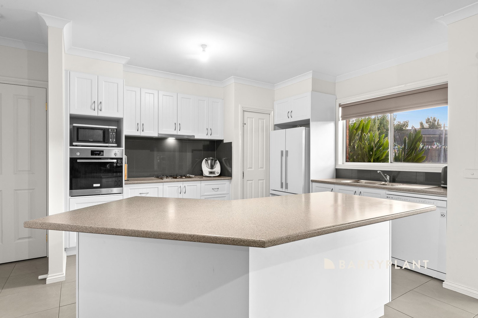 29 Summerhill Boulevard, Drouin, VIC 3818, Drouin - Thumbnail 5