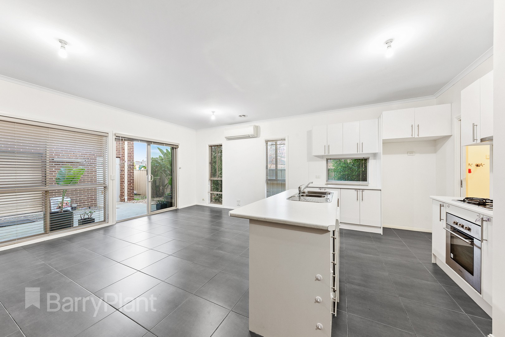 29 The EntranceCaroline Springs, VIC 3023  - Leased, Caroline Springs - Thumbnail 3
