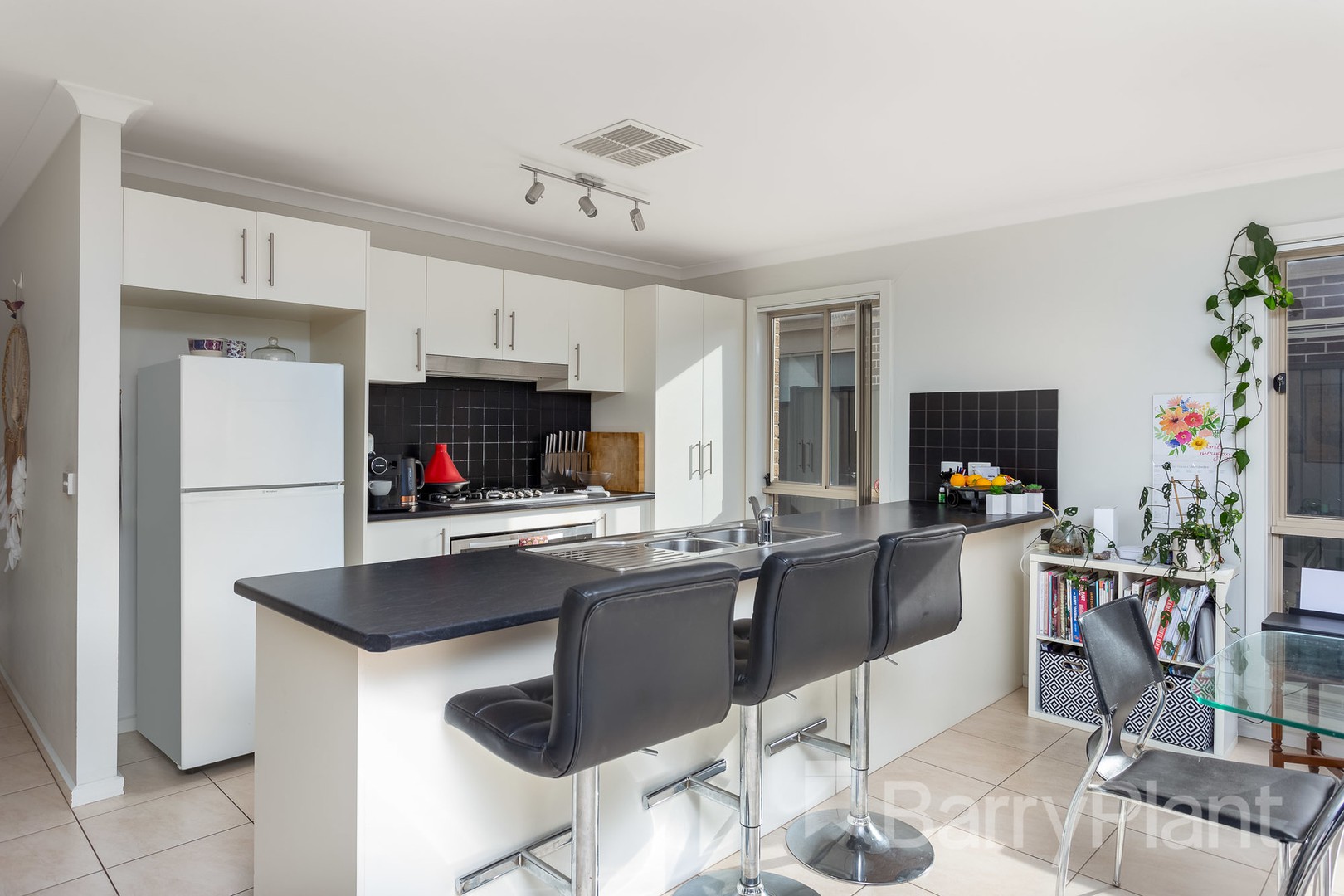29 Vicky Court, Point Cook, VIC 3030, Point Cook - Thumbnail 2