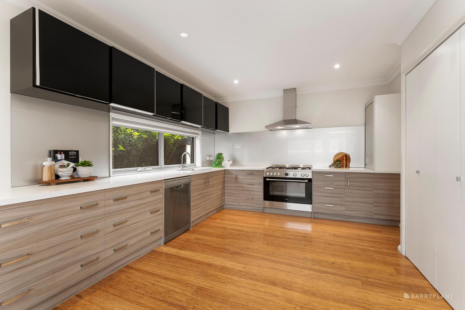 2A Daphne Street, Doncaster, VIC 3108, Doncaster East - Thumbnail 3