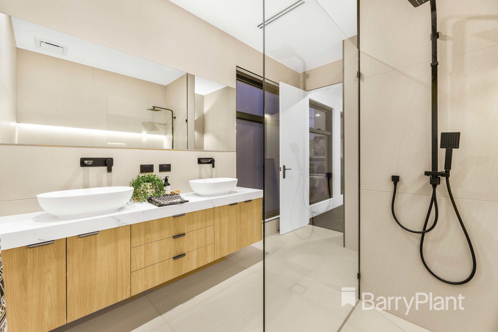 2A Larbert Road, Mooroolbark, VIC 3138, Mooroolbark - Thumbnail 2