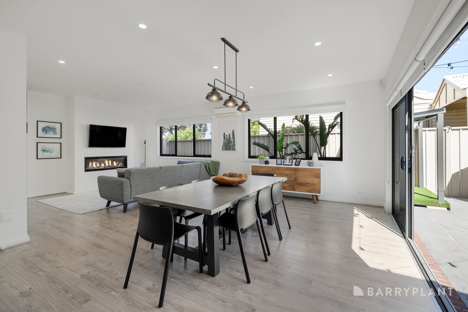 2A Oakbank Grove, Pascoe Vale, VIC 3044 - Thumbnail 2 - 22/09/2023