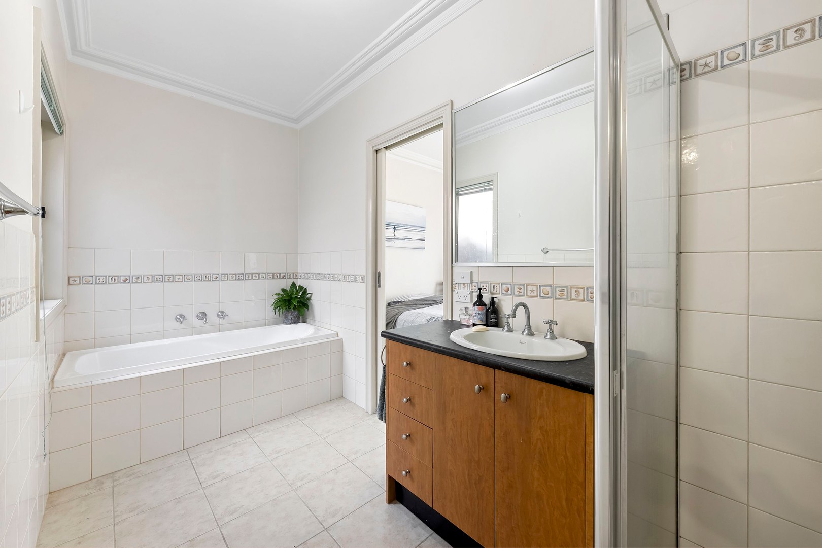 2B Arvern Avenue, Avondale Heights, VIC 3034, Avondale Heights - Thumbnail 6