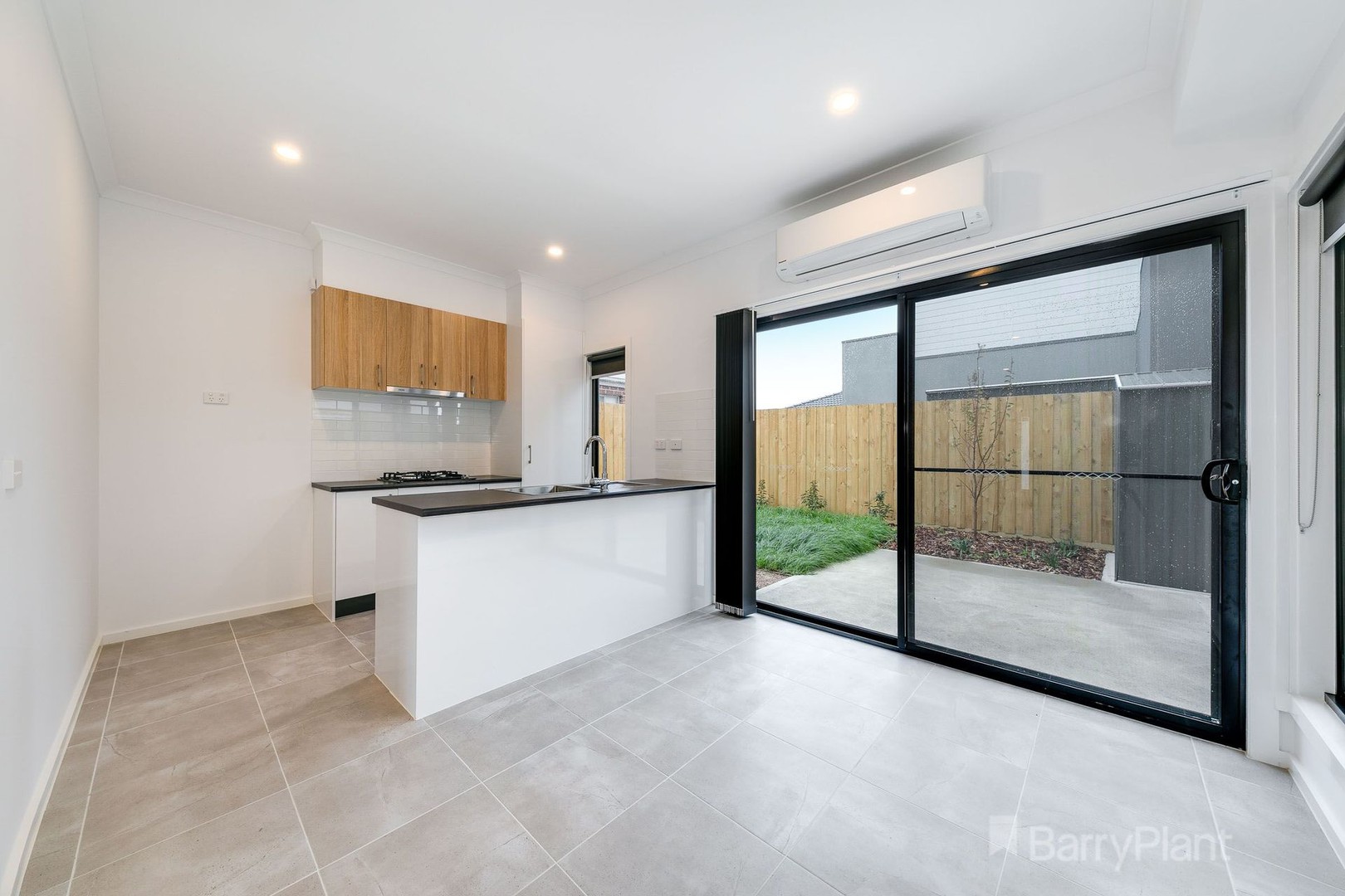 2B Heath Place, Pakenham, VIC 3810, Pakenham - Thumbnail 2