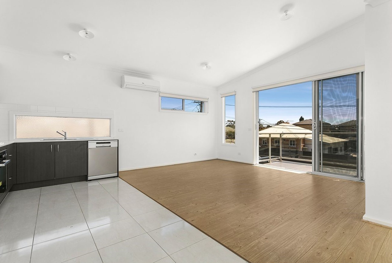 2D Kyneton Avenue, Reservoir, VIC 3073 - Thumbnail 2 - 15/11/2021