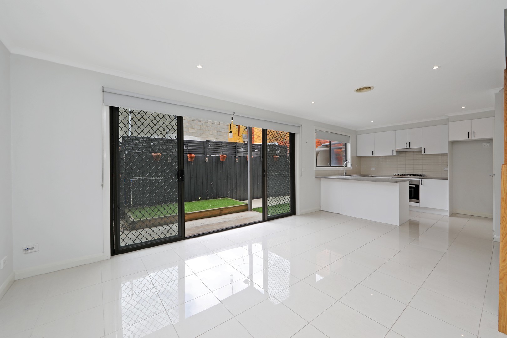 3/10 Wyuna Street, Ferntree Gully, VIC 3156, Ferntree Gully - Thumbnail 2