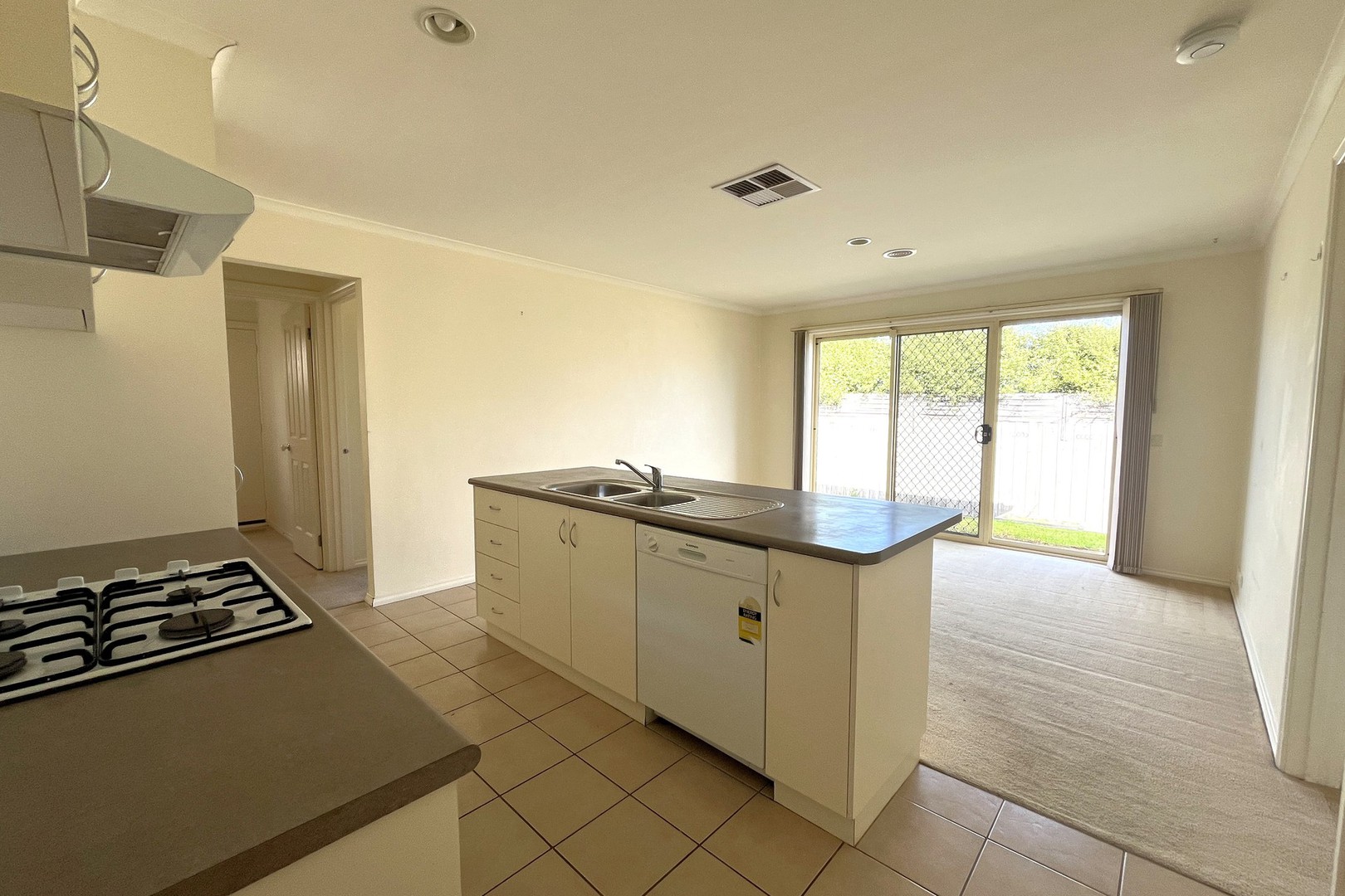 3/12 Renlik Court, Pakenham, VIC 3810 - Thumbnail 2 - 14/07/2025