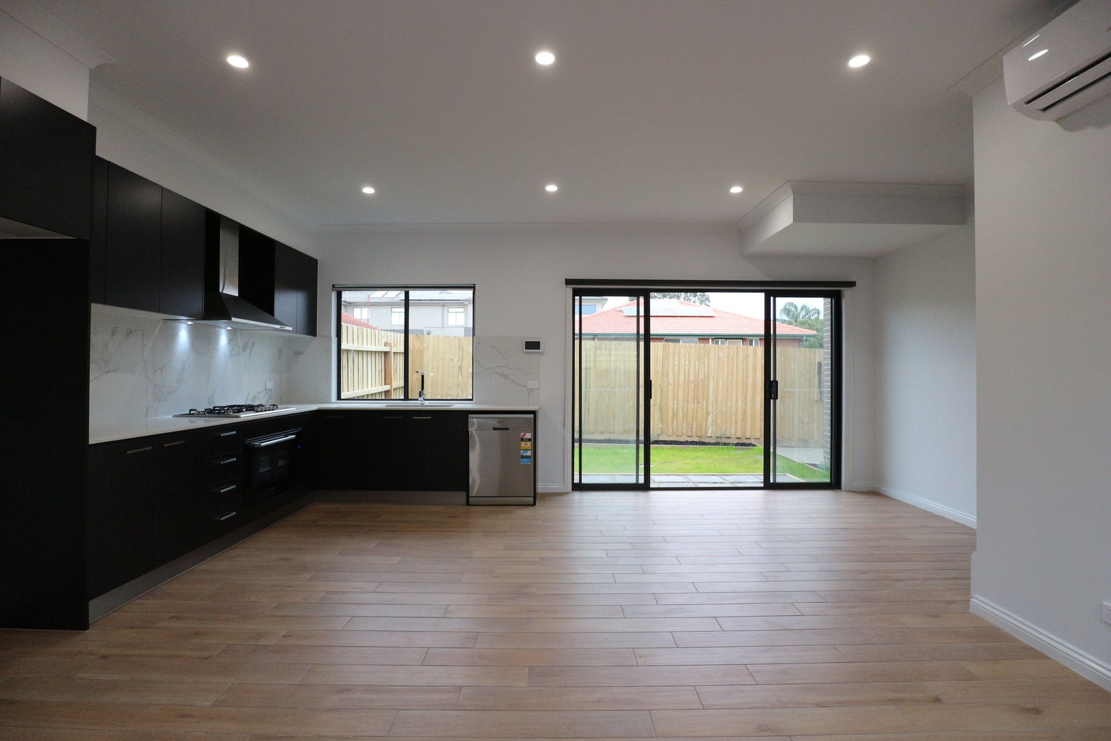 3/12 Whiteside Street, Springvale, VIC 3171, Springvale - Thumbnail 3