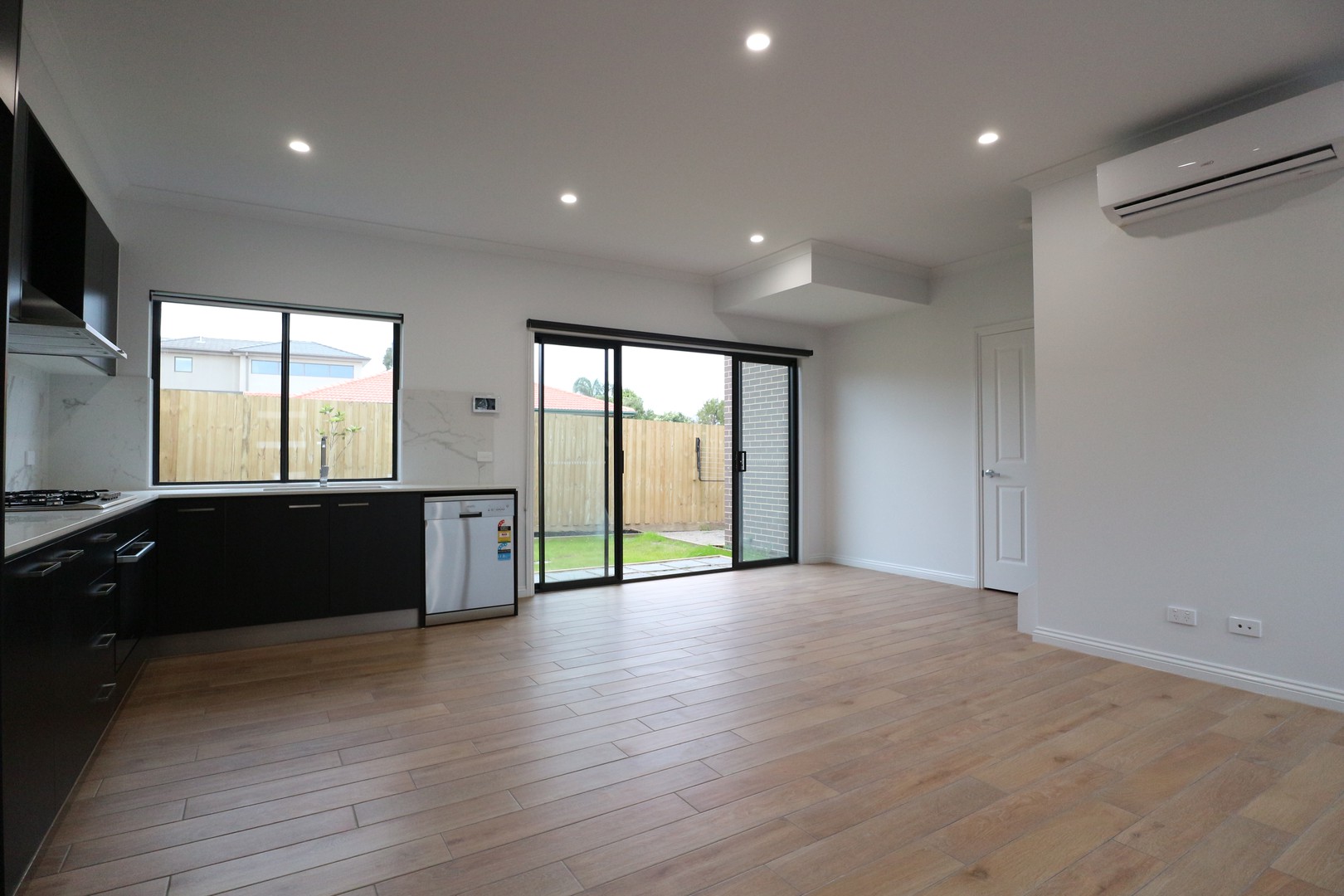 3/12 Whiteside Street, Springvale, VIC 3171, Springvale - Thumbnail 4