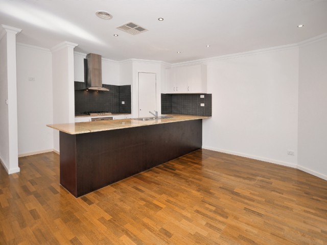 3/122 Ogilvie Street, Essendon, VIC 3040, Essendon - Thumbnail 3