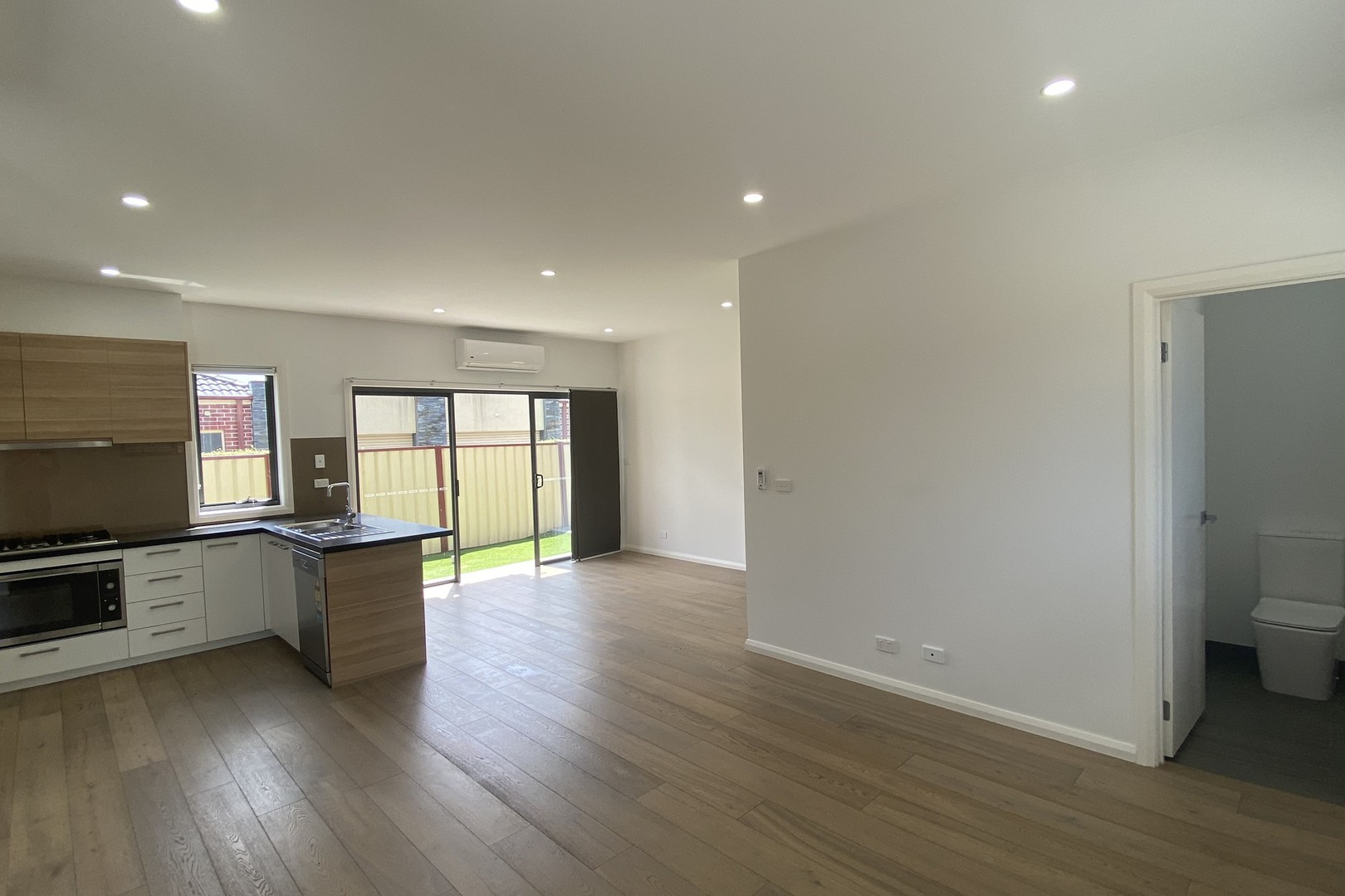 3/138-140 St Vigeons Road, Reservoir, VIC 3073, Reservoir - Thumbnail 2