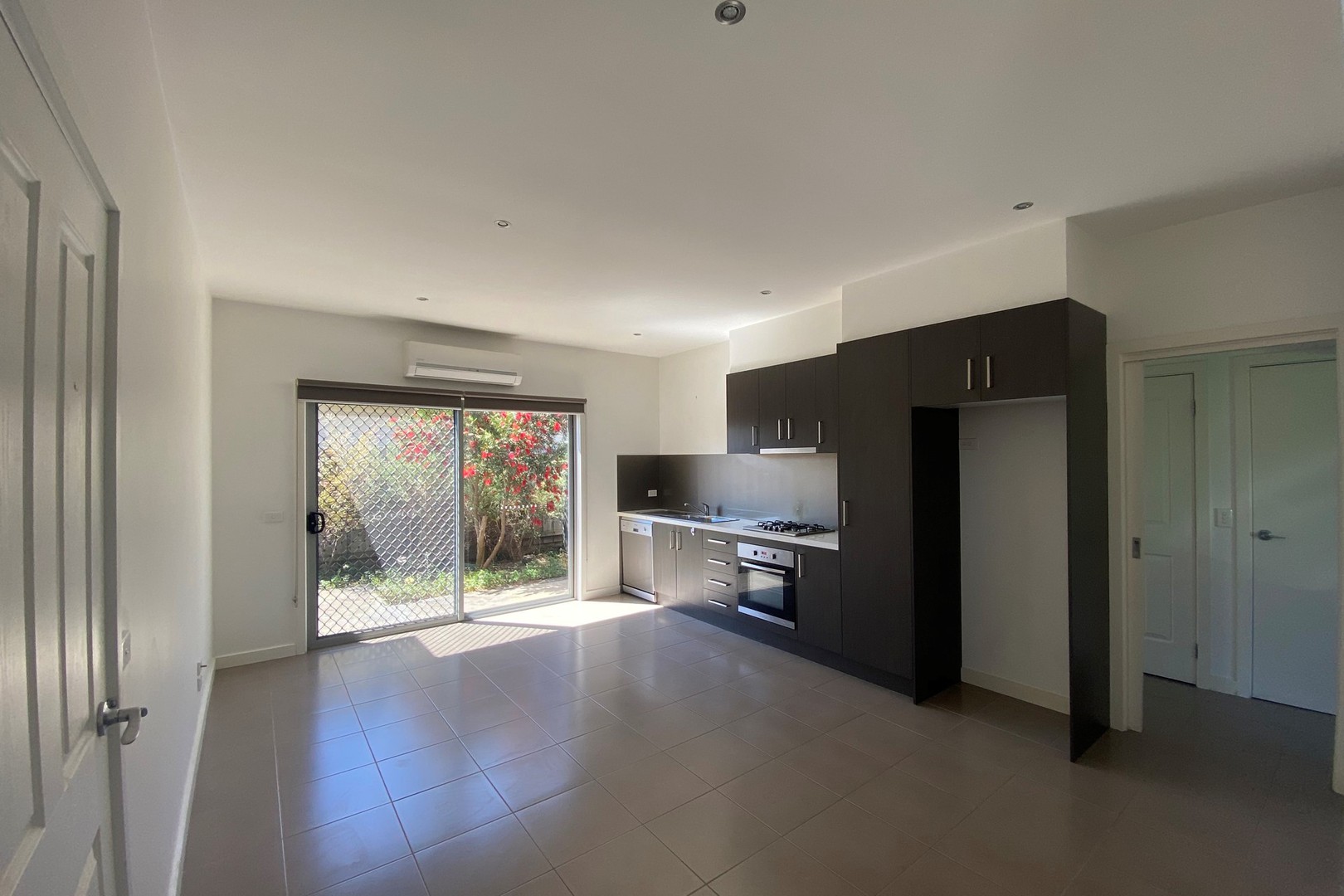 3/16 Aberdeen Street, Reservoir, VIC 3073 - Thumbnail 1 - 31/08/2026