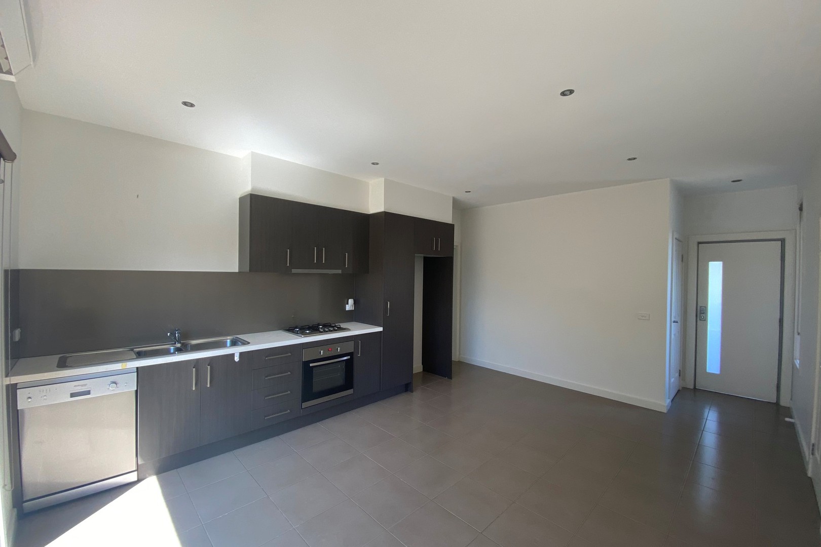 3/16 Aberdeen Street, Reservoir, VIC 3073 - Thumbnail 2 - 31/08/2026