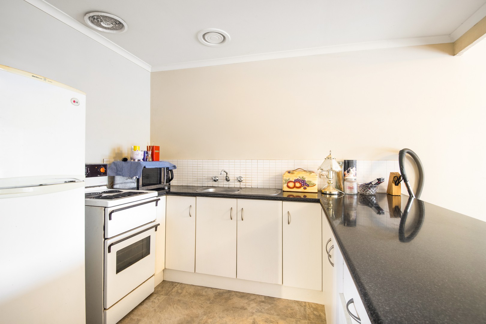 3/17 Truscott Street, Whittington, VIC 3219, Whittington - Thumbnail 2