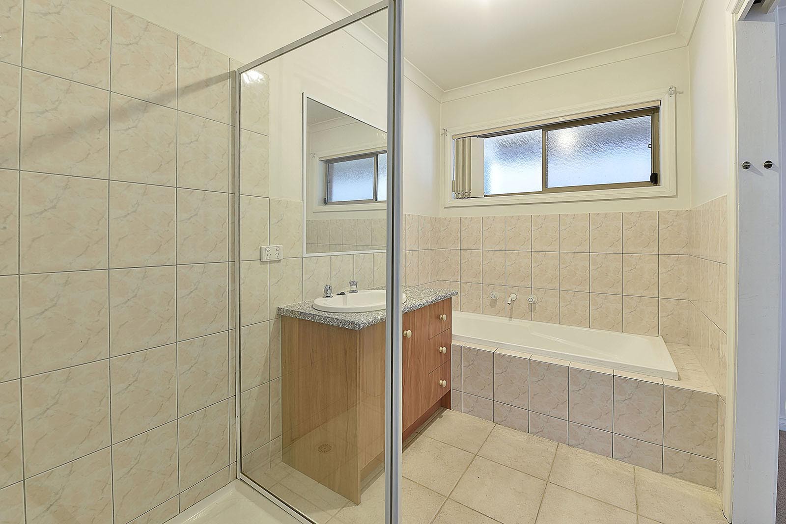 3/170-184 St Helena Road, Greensborough, VIC 3088 - Thumbnail 1 - 05/03/2025