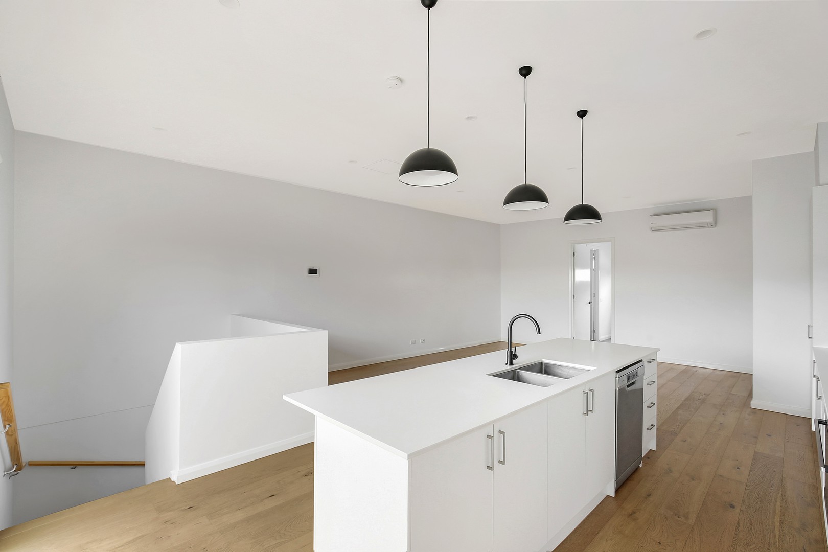 3/2 Keats Avenue, Kingsbury, VIC 3083 - Thumbnail 2 - 05/11/2021