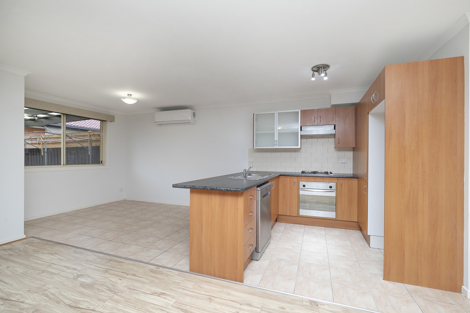 3/2 Silvertree Avenue, Delahey, VIC 3037 - Thumbnail 2 - 21/10/2025