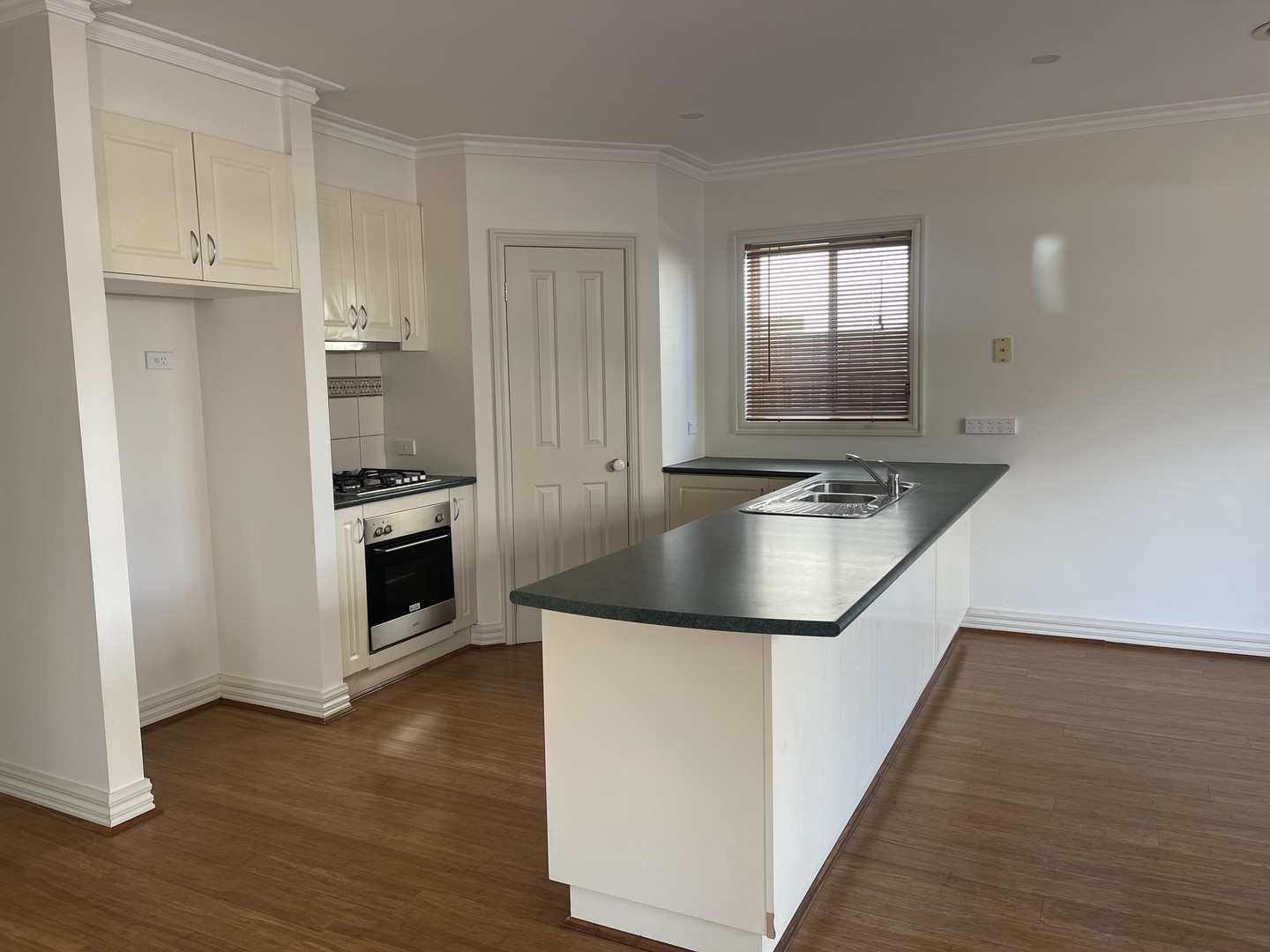 3/24 Riverside  Avenue, Werribee, VIC 3030, Werribee - Thumbnail 4