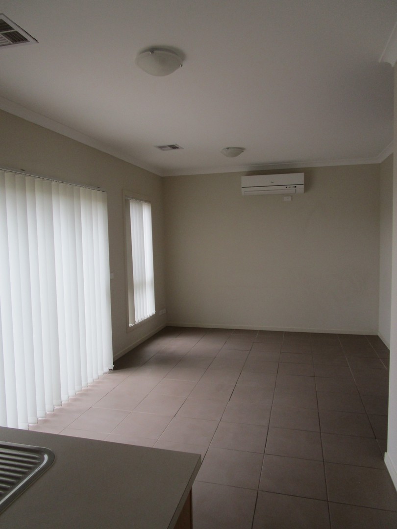 3/25 Starflower Way, Truganina, VIC 3029 - Thumbnail 2 - 14/02/2022