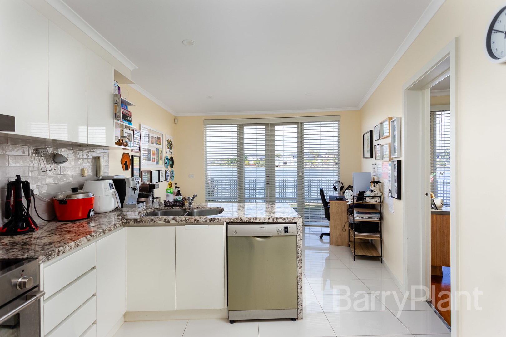 3/3 Castaway Court, Sanctuary Lakes, VIC 3030, Sanctuary Lakes - Thumbnail 6