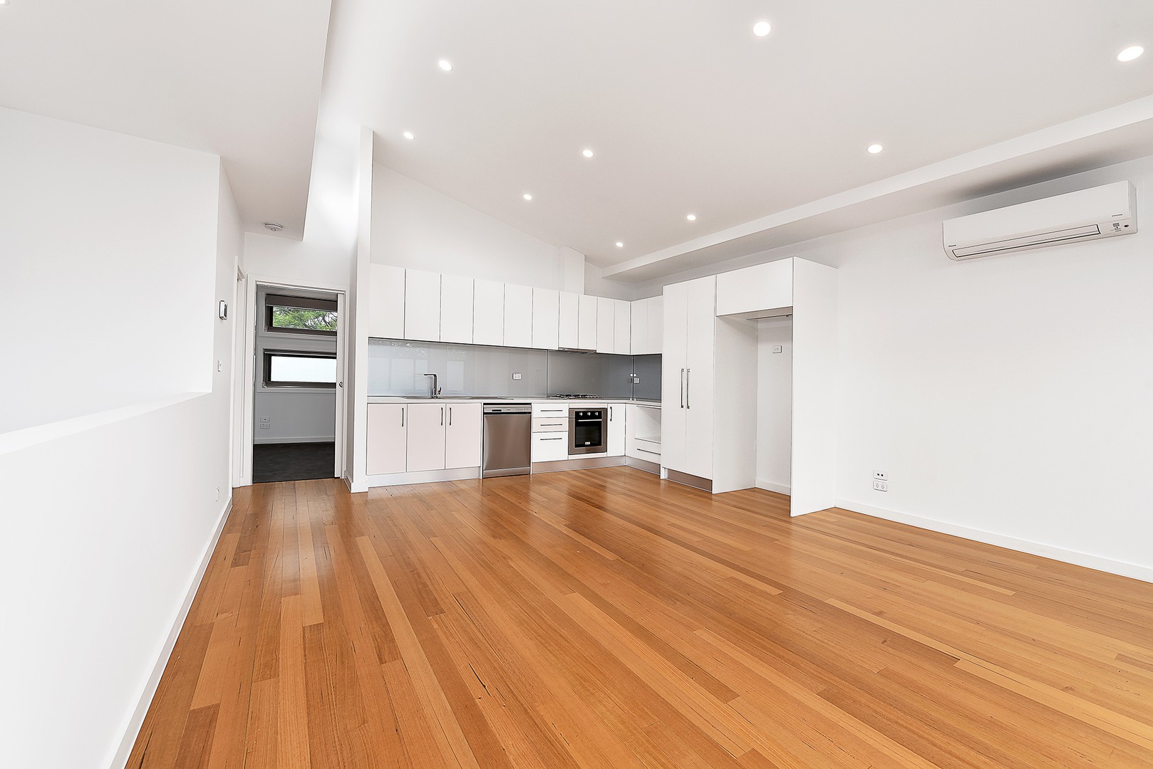 3/33 Fletcher Street, Essendon, VIC 3040, Essendon - Thumbnail 3