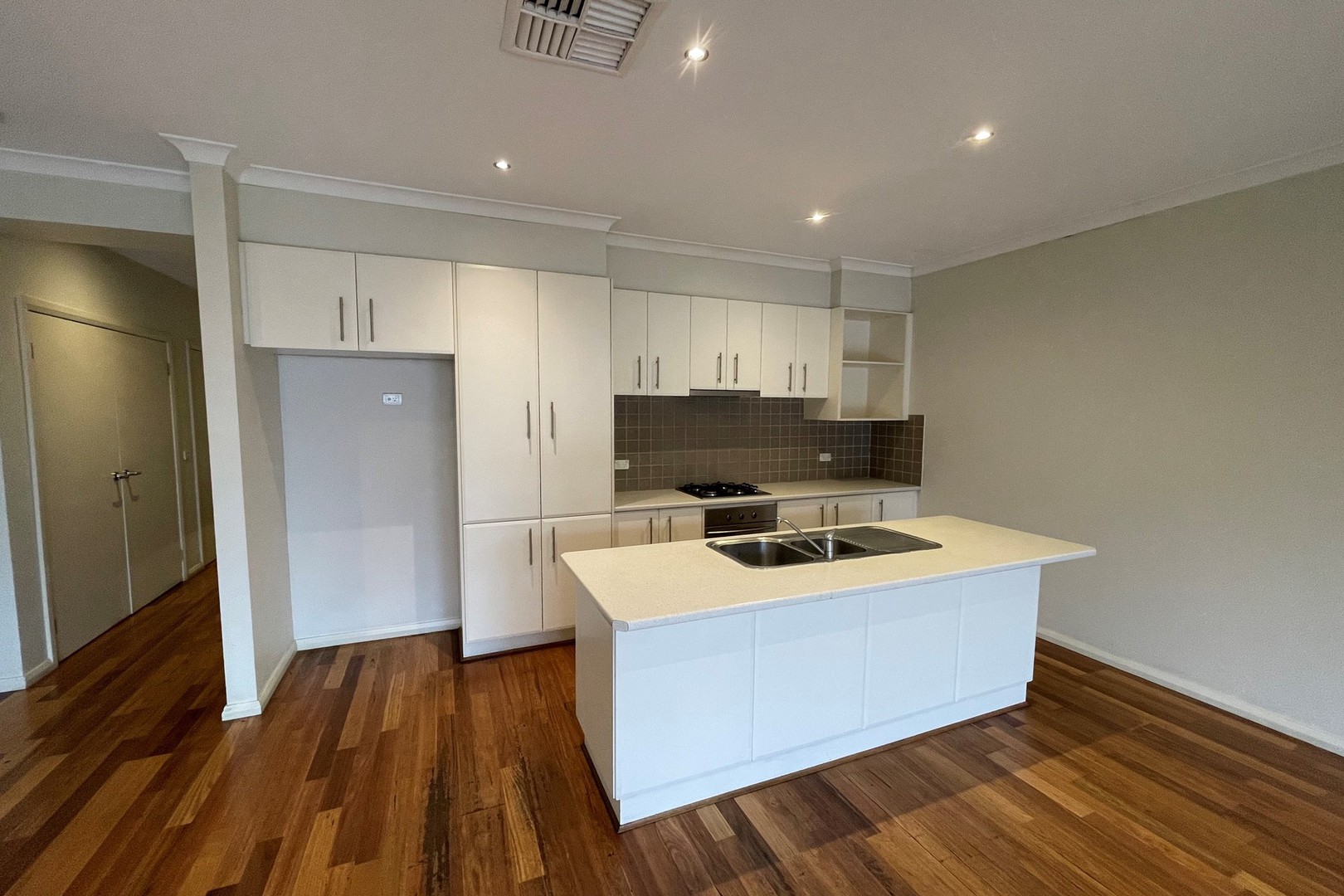 3/36 Wattlebird Crescent, Reservoir, VIC 3073, Reservoir - Thumbnail 2