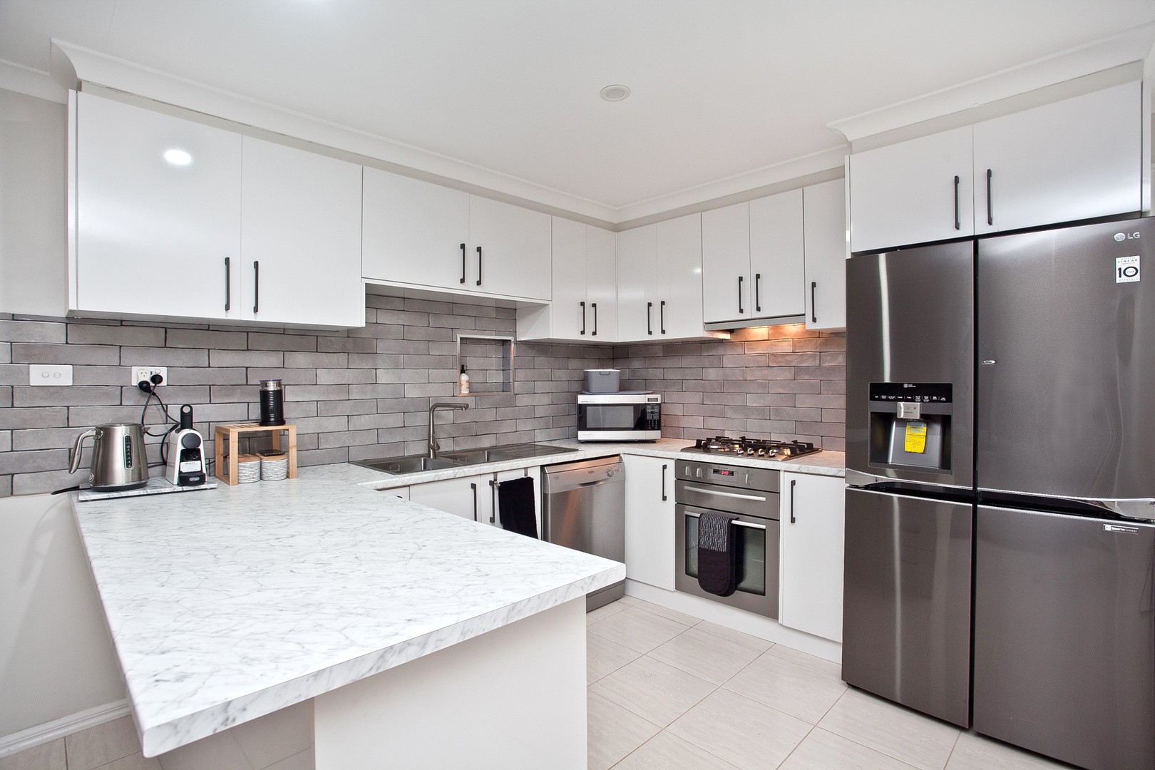 3/4 Balmoral Close, Hillside, VIC 3037 - Thumbnail 2 - 13/05/2025