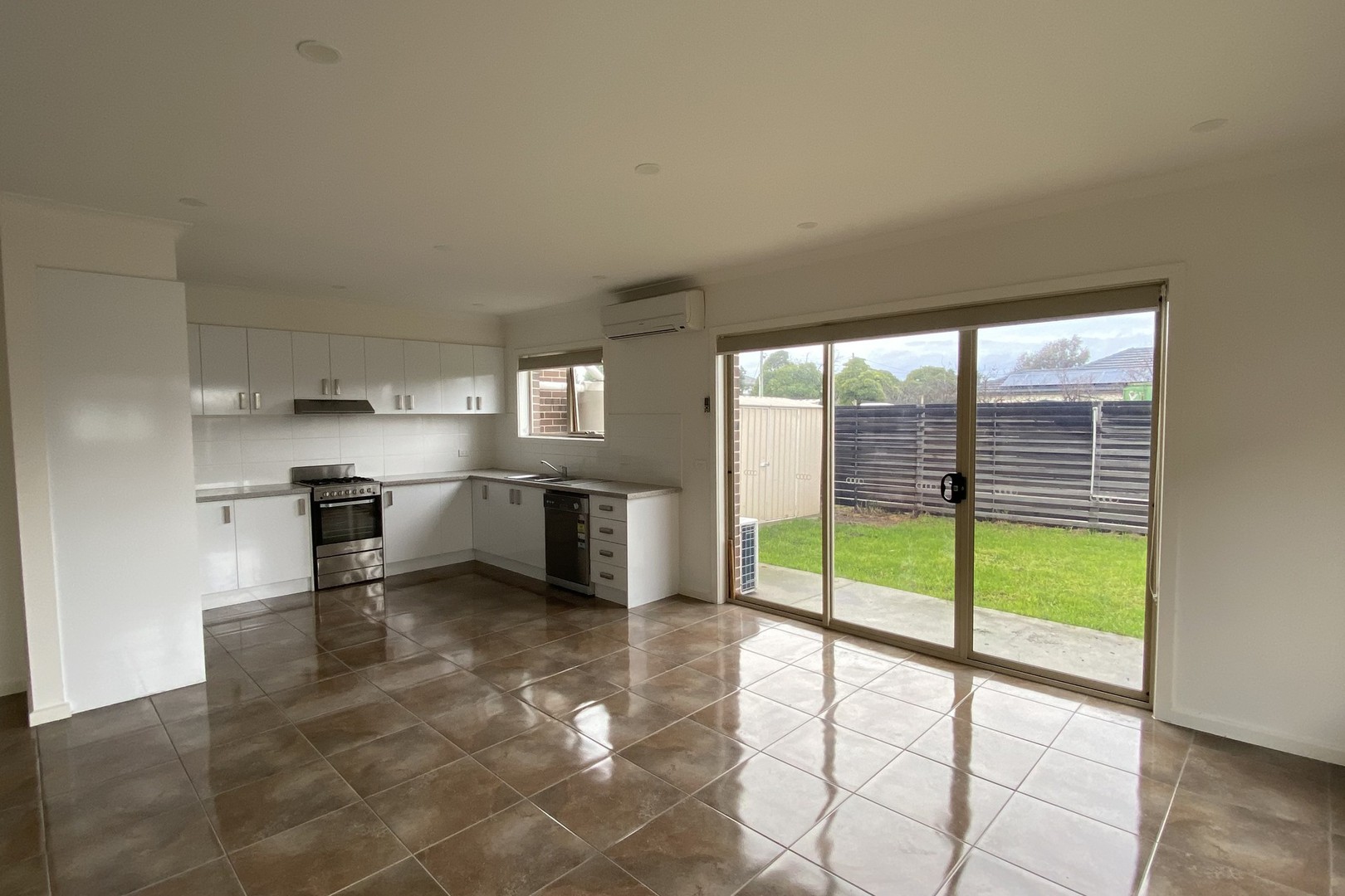 3/5 Luke Street, Reservoir, VIC 3073, Reservoir - Thumbnail 2